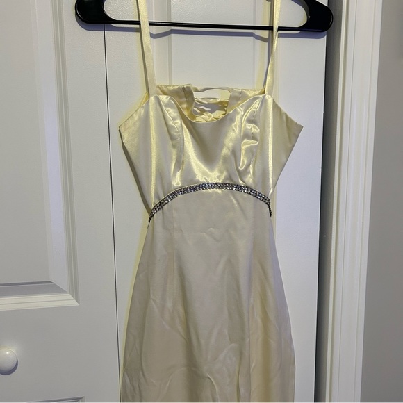 Alyce Design White Spaghetti Strap Open Back Simple Wedding/Prom/Event Dress - Picture 2 of 9
